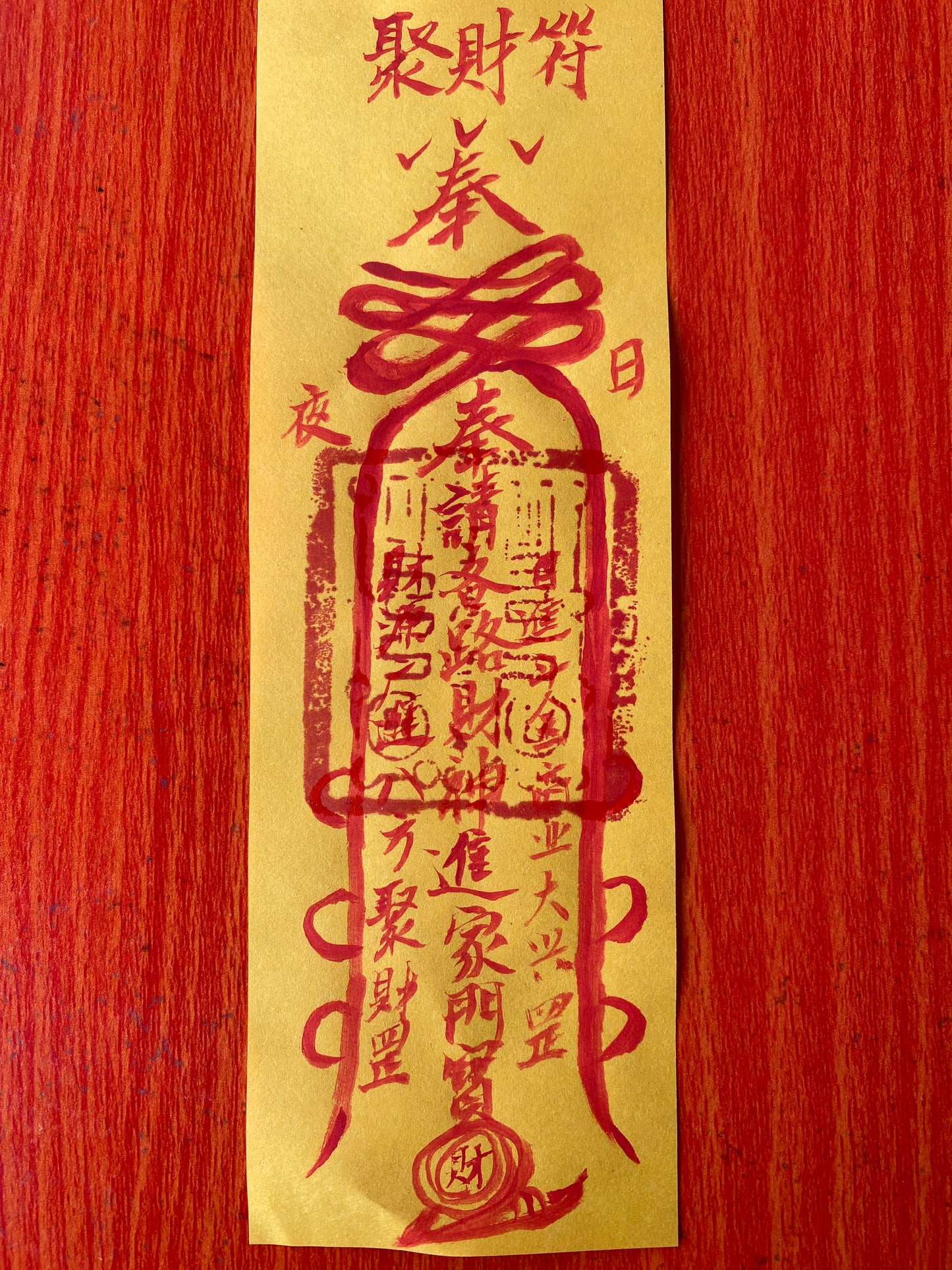 Master Dao hand-painted cinnabar, talismans and wealth charms to ensure safety and attract wealth.