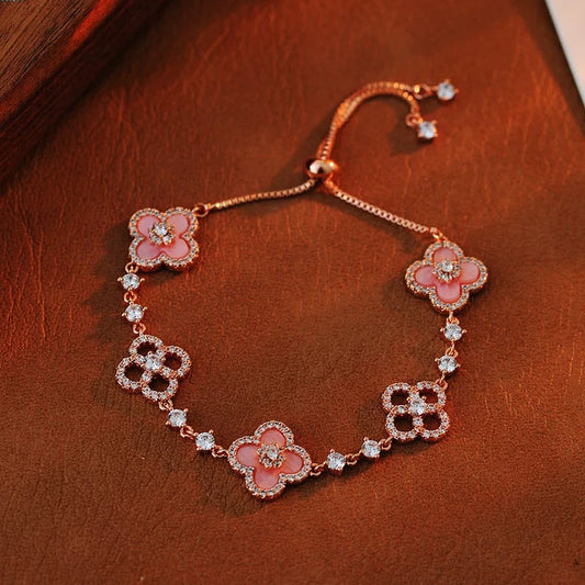Exquisite natural pink mother of pearl hollow lucky clover pull-out bracelet.